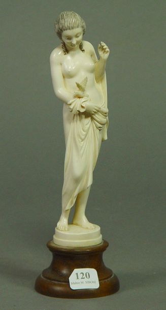 120- ''Femme à l'oiseau''
Ivoire de Dieppe
Hauteur...