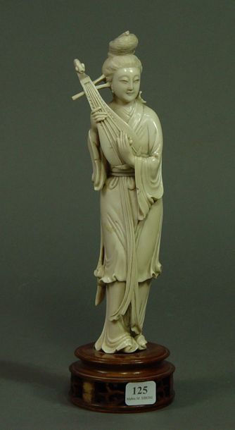 125- ''Femme à la lyre''

Kwan'in en ivoire

Fin...