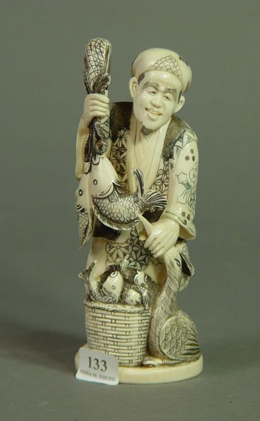 133- ''Pêcheur et son panier''

Okimono en...