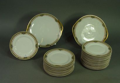156- LIMOGES BERNARDAUD

Service à dessert...