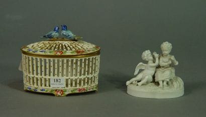 182- Biscuit et boîte en porcelaine ajou...
