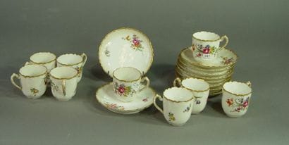 187- Huit tasses et sous-tasses en porce...