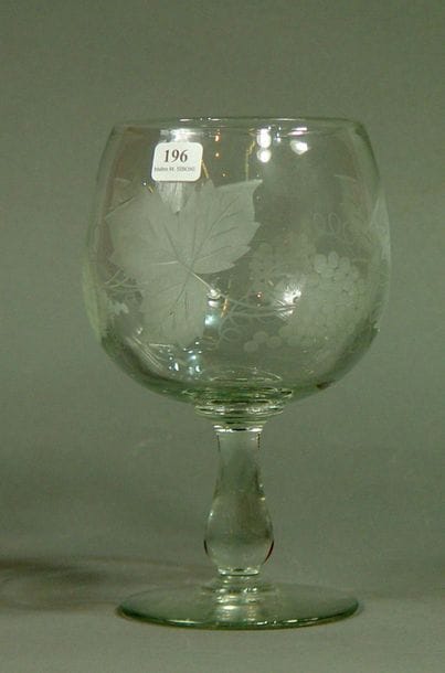 196- Verre d'amitié gravé de grappes de ...