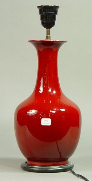 197- Vase en porcelaine montée en lampe

Hauteur...