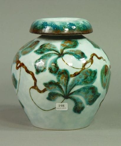 198- LIMOGES - C. THARAUD

Vase en porcelaine...