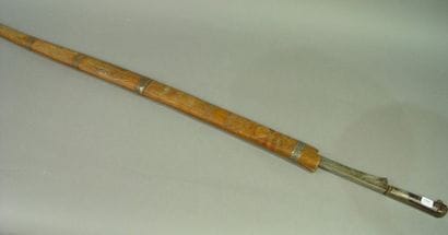 208- Epée et son étui en bois