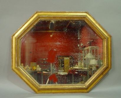 217- Miroir octogonal

Cadre doré

90 x 70...