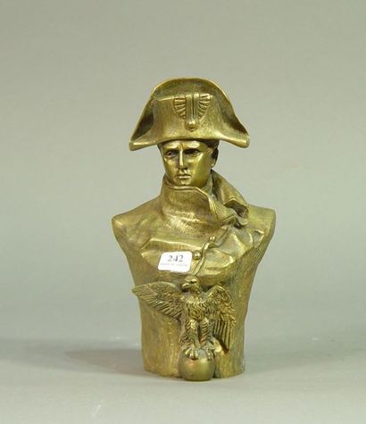 242- ''Napoléon''

Buste en bronze

Hauteur...