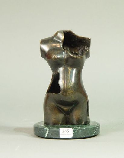 245- ''Nu''

Sculpture en bronze

Hauteur...