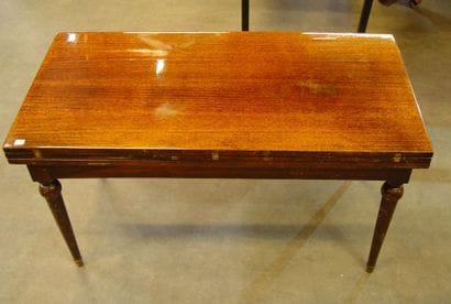 277- Table basse transformable

Style Louis...