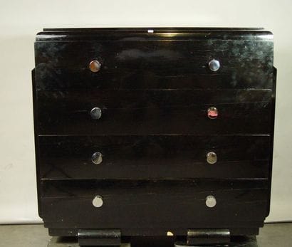 287- Commode quatre tiroirs en bois laqué...
