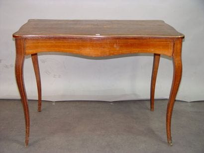 300- Table bureau marquetée de fleurs

Style...