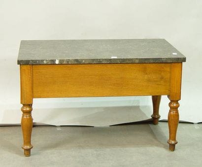 307- Table basse, plateau en marbre gris

Longueur...