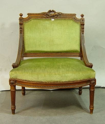 311- Chaise basse en bois sculpté

Style...