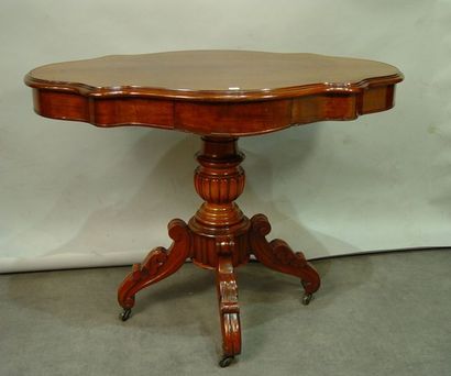 327- Table de milieu violonnée