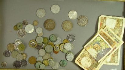144- Pièces divers et billets