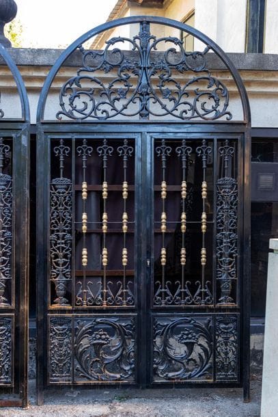 Élément d’architecture d’extérieur

6 grilles...