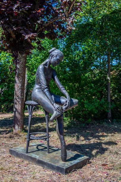 Enzo PLAZZOTTA (1921-1981)
Danseuse assise

Bronze...