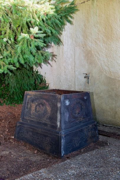 Élément de décoration d’extérieur

Base en...