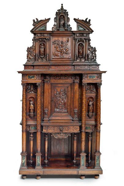 Amateur cabinet in moulded walnut, carved,...