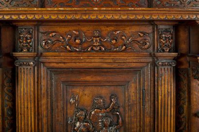 Amateur cabinet in moulded walnut, carved,...