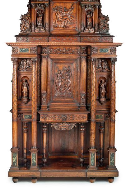 Amateur cabinet in moulded walnut, carved,...