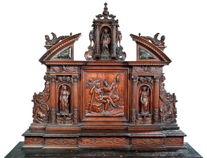 Amateur cabinet in moulded walnut, carved,...