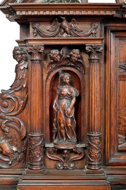 Amateur cabinet in moulded walnut, carved,...