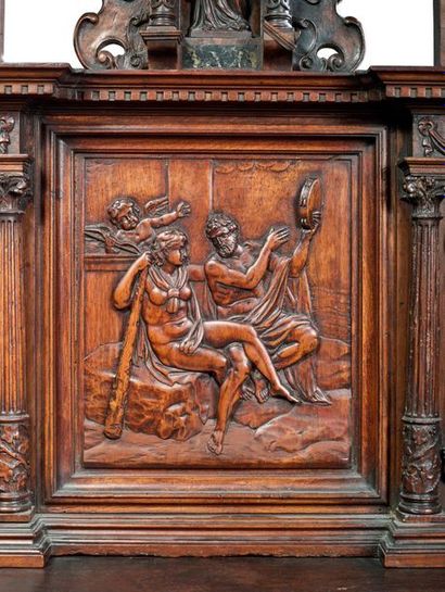 Amateur cabinet in moulded walnut, carved,...