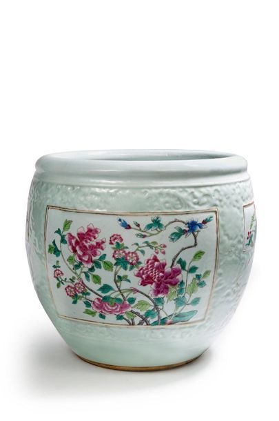 Porcelain fish bowl decorated in polychrome...