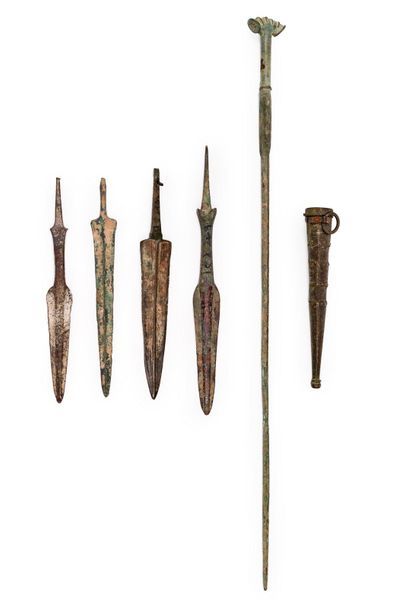 Lot composed of a sword, the pommel in an...