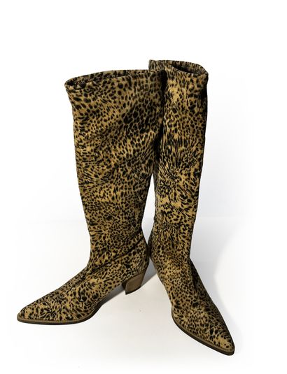 Elizabeth Stuart. Pair of suede boots with...