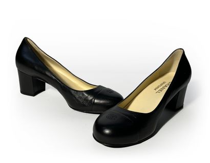 Chanel. Pair of navy blue leather pumps....