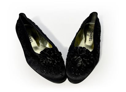 Chanel. Pair of ballerinas in black fabric...