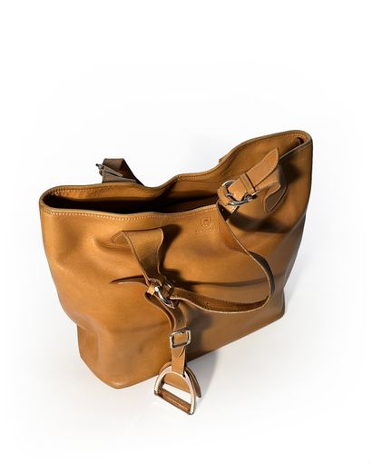 Renouard. Camel leather bag (wear)