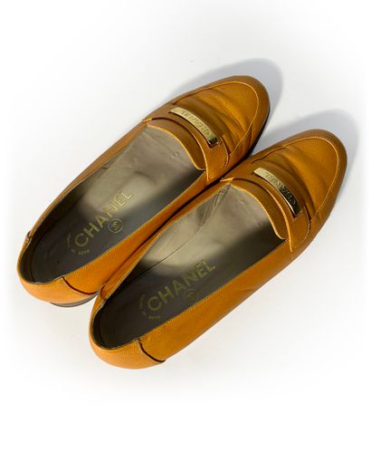 Chanel. Orange leather loafers T38.5 (we...