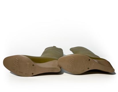 Kartell. Green rubber boots T39 (wear, s...
