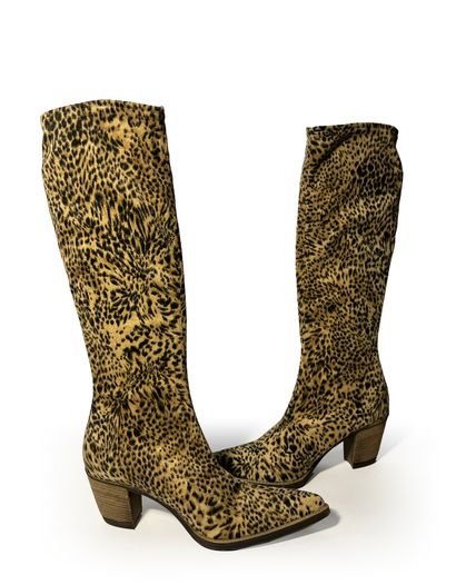 Elizabeth Stuart. Pair of suede boots with...