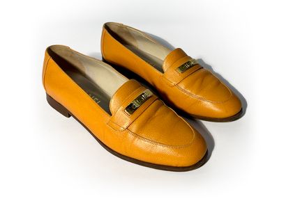 Chanel. Orange leather loafers T38.5 (we...