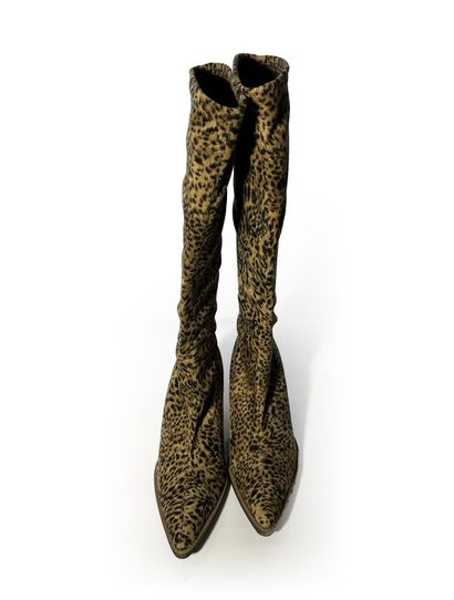 Elizabeth Stuart. Pair of suede boots with...