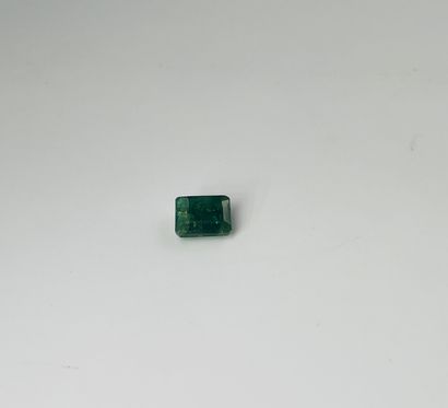 绿宝石（根部）长方形切割，重5.56克拉 附有GJSPC证书