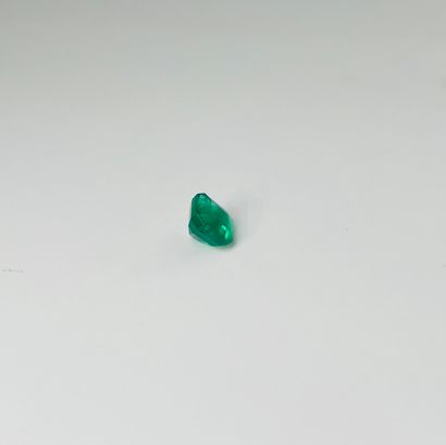 方形切割的祖母绿，重1.96克拉（碎片），附有AIG证书，说明 