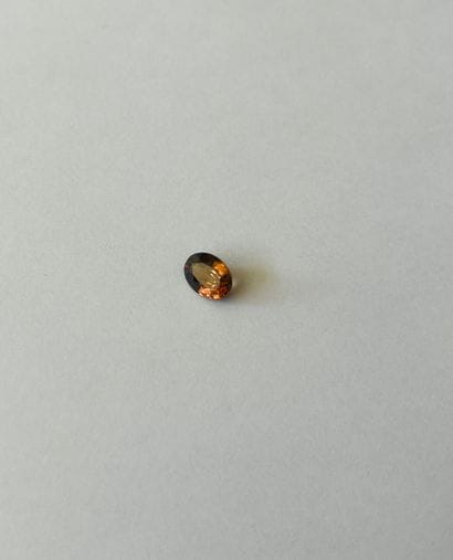 棕色椭圆锆石，重2.01克拉 - 可能出处为柬埔寨 - 未加热 - 未处理 尺寸：8.46...