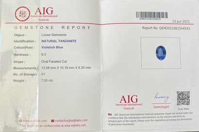 椭圆形坦桑石，重达7.05克拉。附有AIG证书。