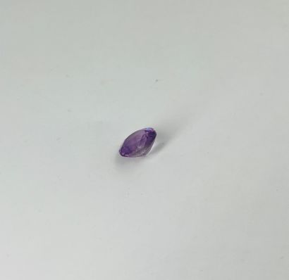 圆形紫水晶，重达4.46克拉。附有IDT证书