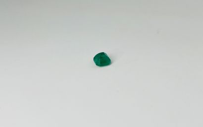 方形切割的祖母绿，重1.96克拉（碎片），附有AIG证书，说明 