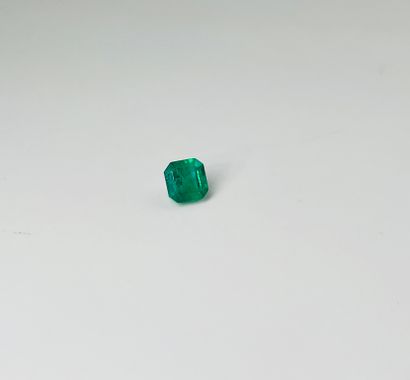 方形切割的祖母绿，重1.96克拉（碎片），附有AIG证书，说明 