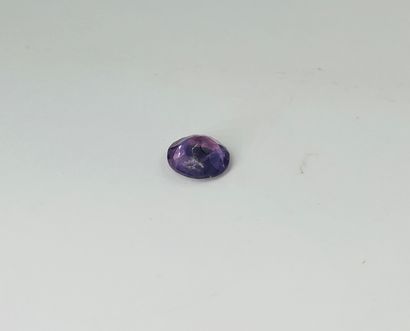圆形紫水晶，重达4.46克拉。附有IDT证书