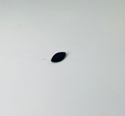 榄尖形切割蓝宝石，重达1.10克拉