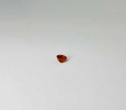 重达1.70克拉的美丽的椭圆形橙色斯贝赛特石榴石